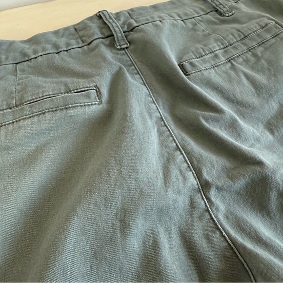 🎄 5/$25 Anne Klein Olive Green Khaki Style Shorts - Picture 6 of 7